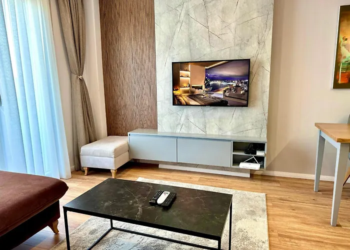 Golden * Тирана